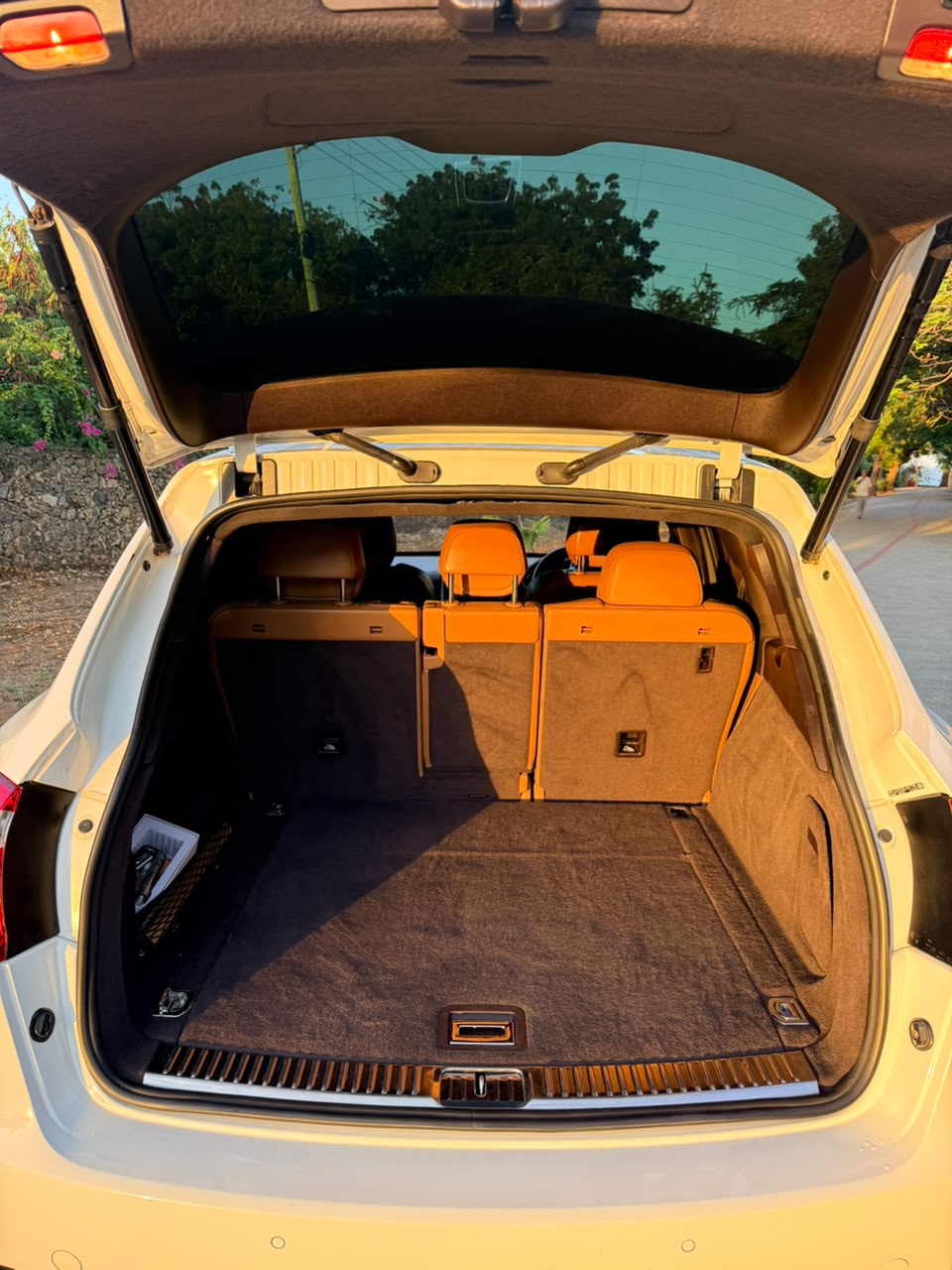 Porsche Cayenne — view 4