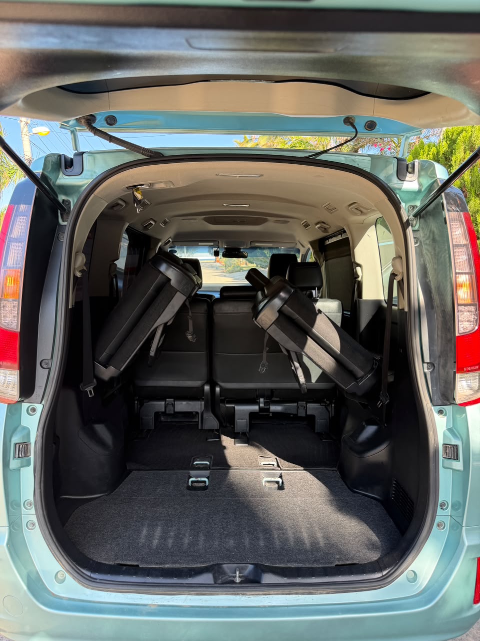 Toyota Esquire — view 11