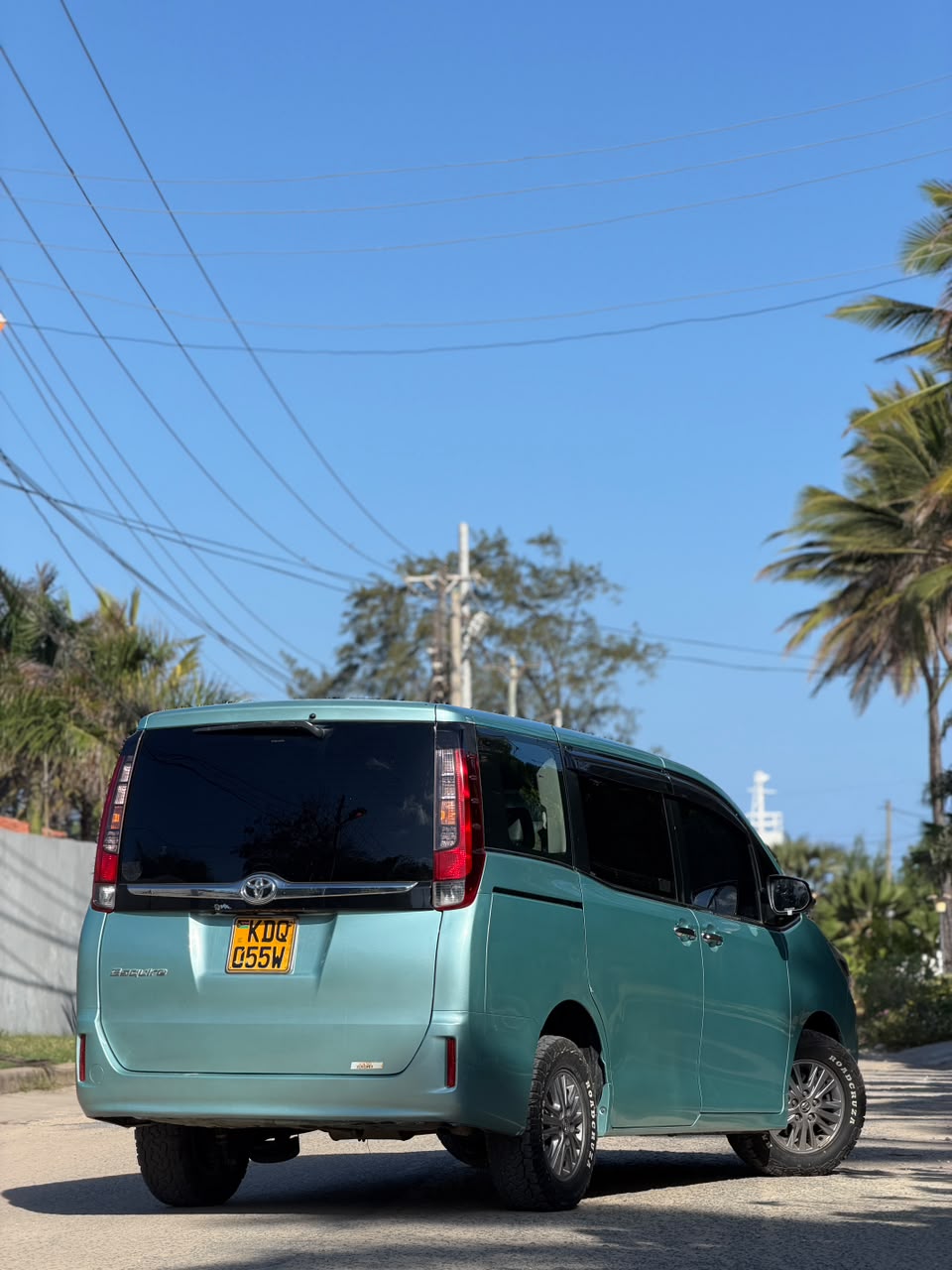 Toyota Esquire Mechanical — Image 2