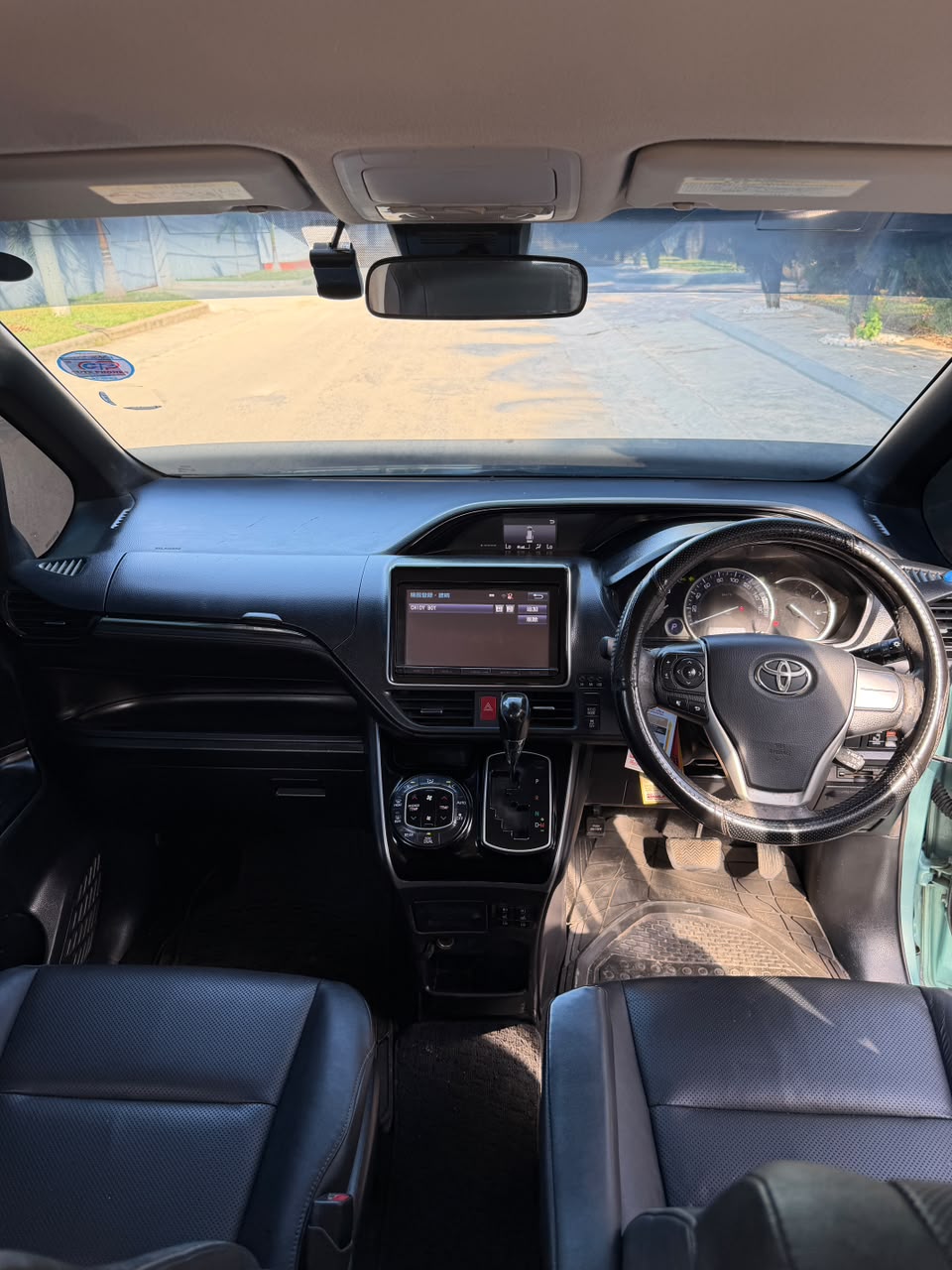 Toyota Esquire — view 10