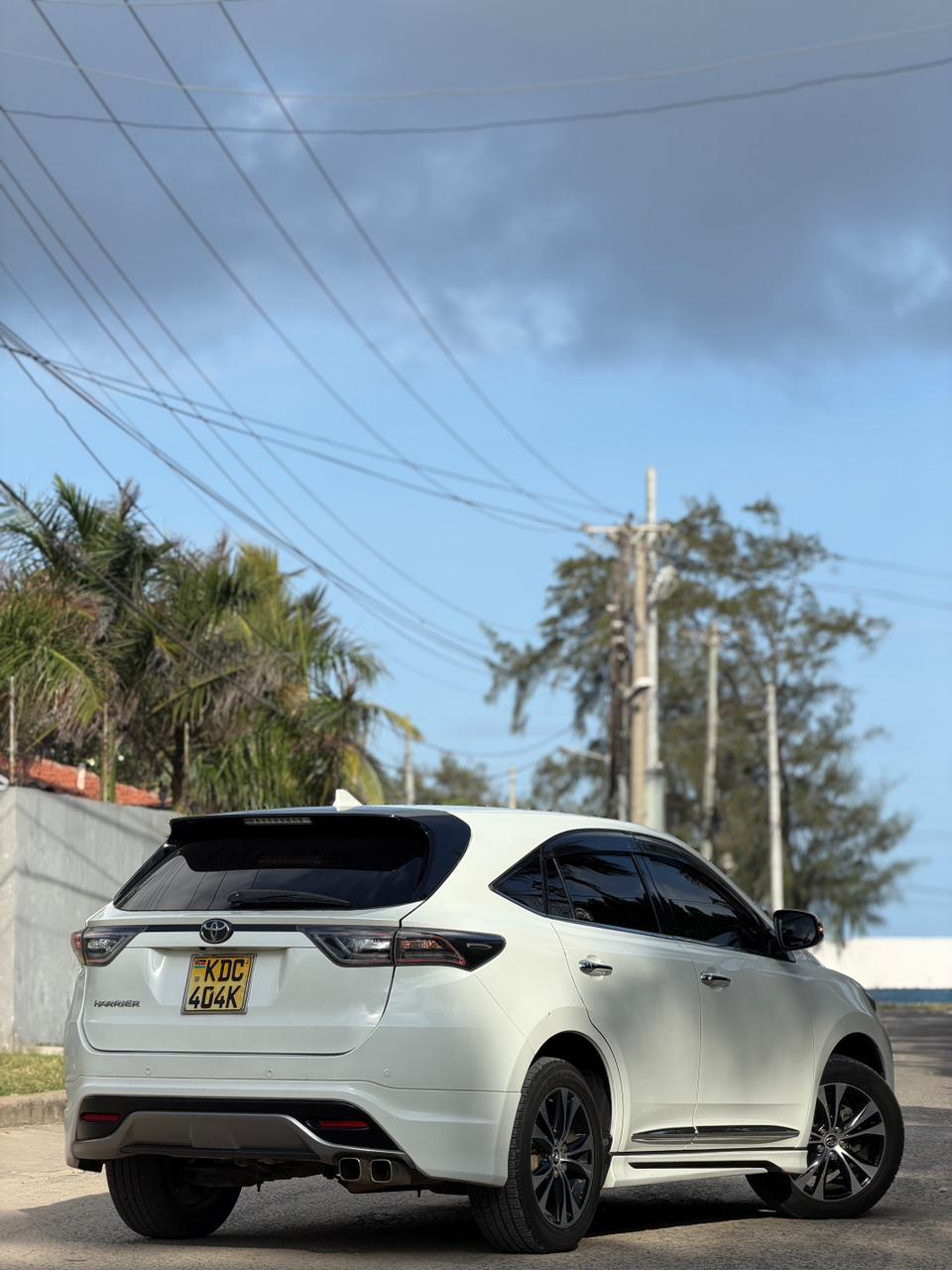 Toyota Harrier — view 9