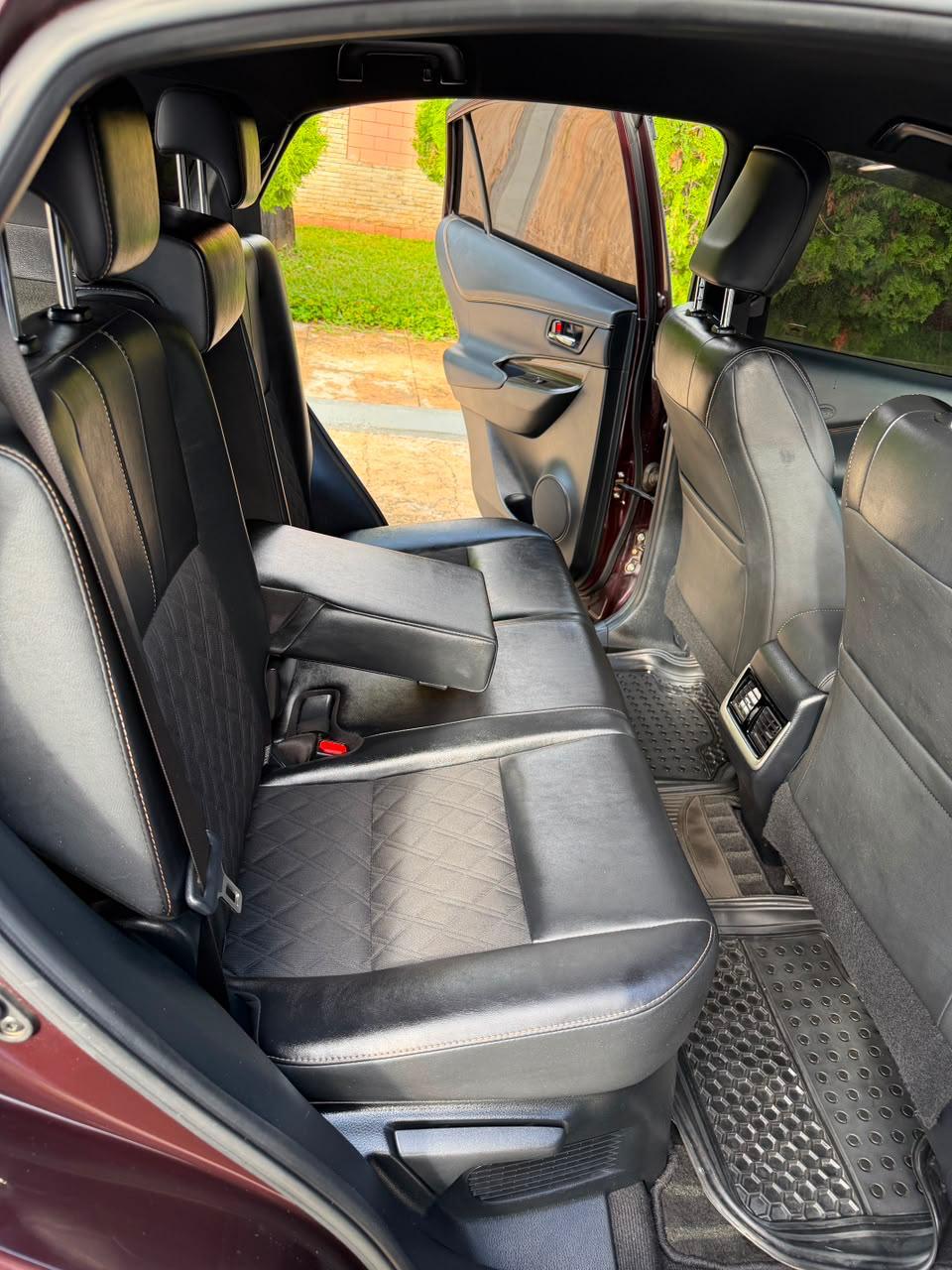 Toyota Harrier — view 5