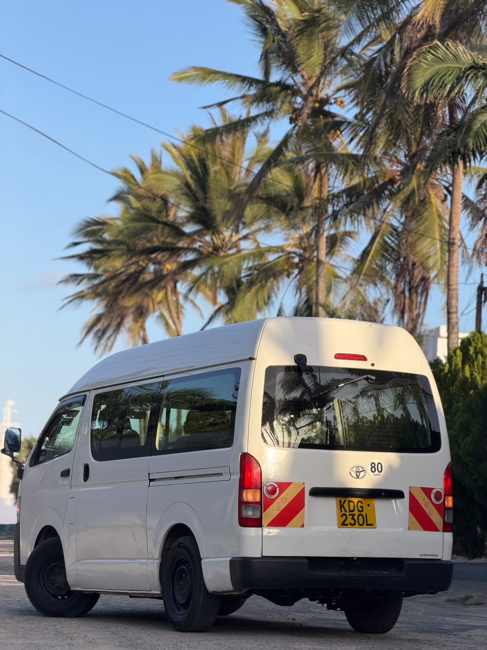 Toyota Hiace — view 4