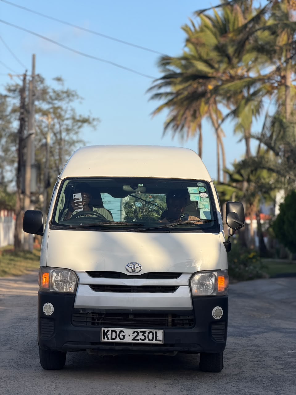 Toyota Hiace — view 5