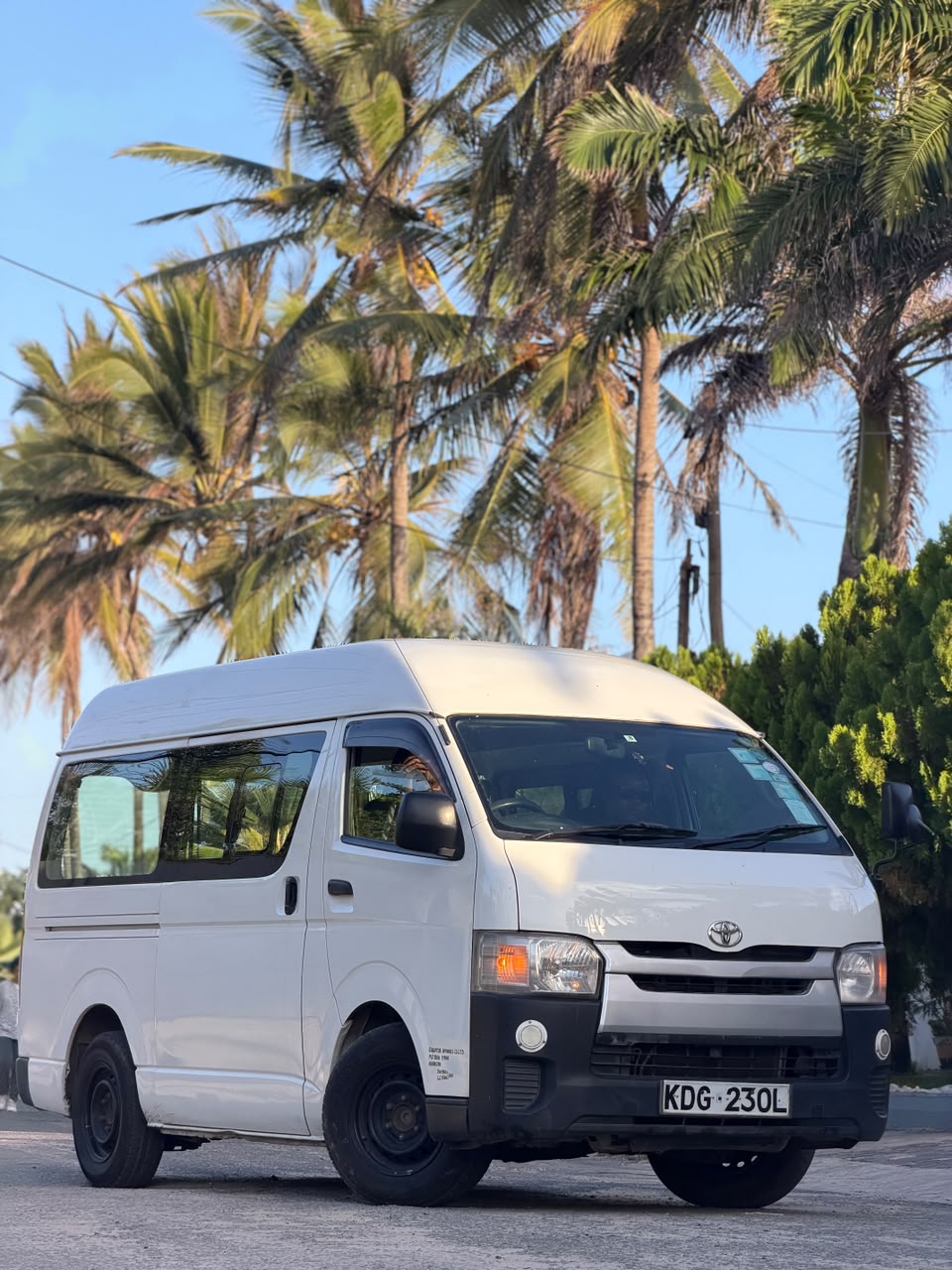 Toyota Hiace — view 6