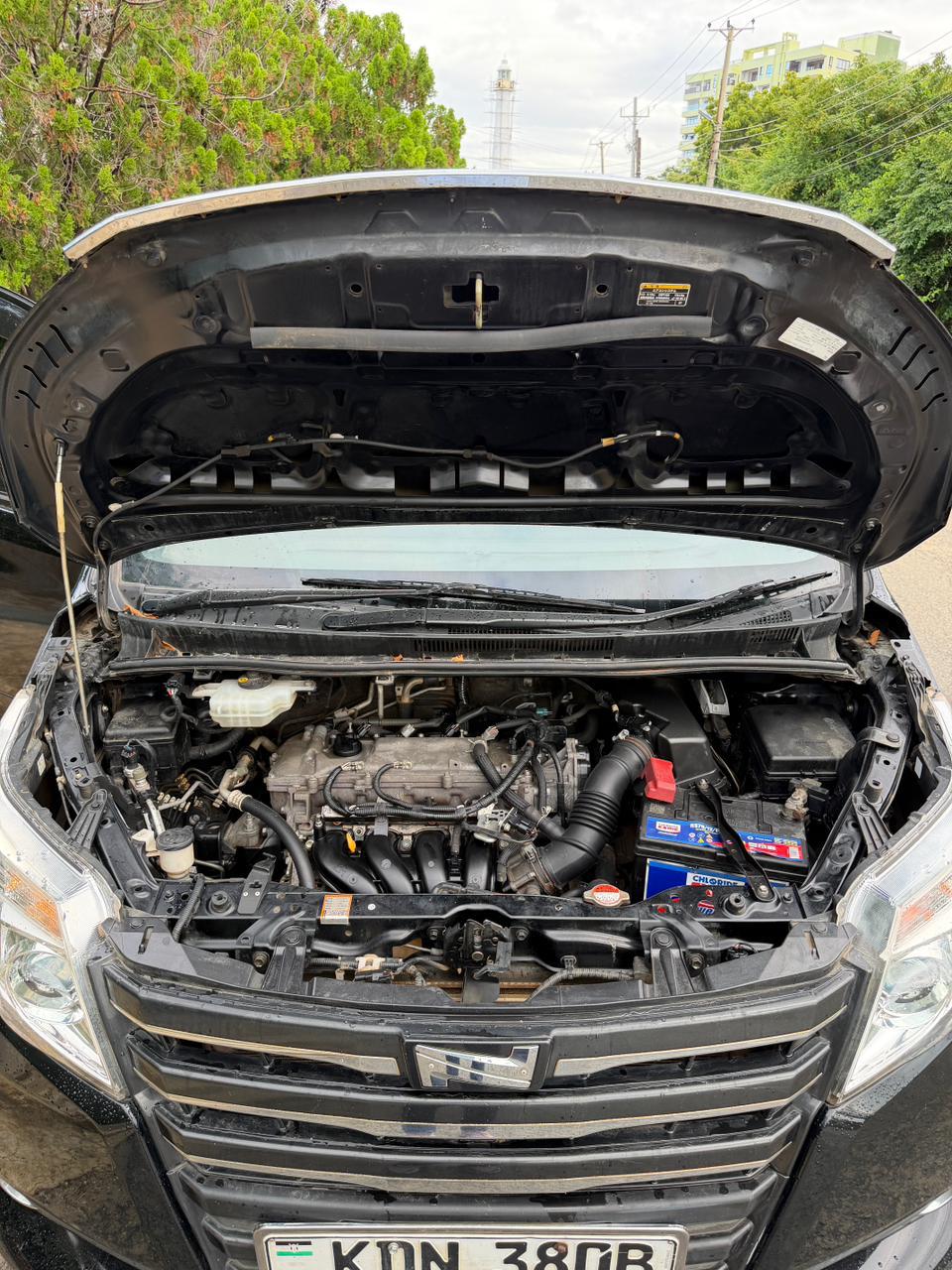 Toyota Noah — view 5