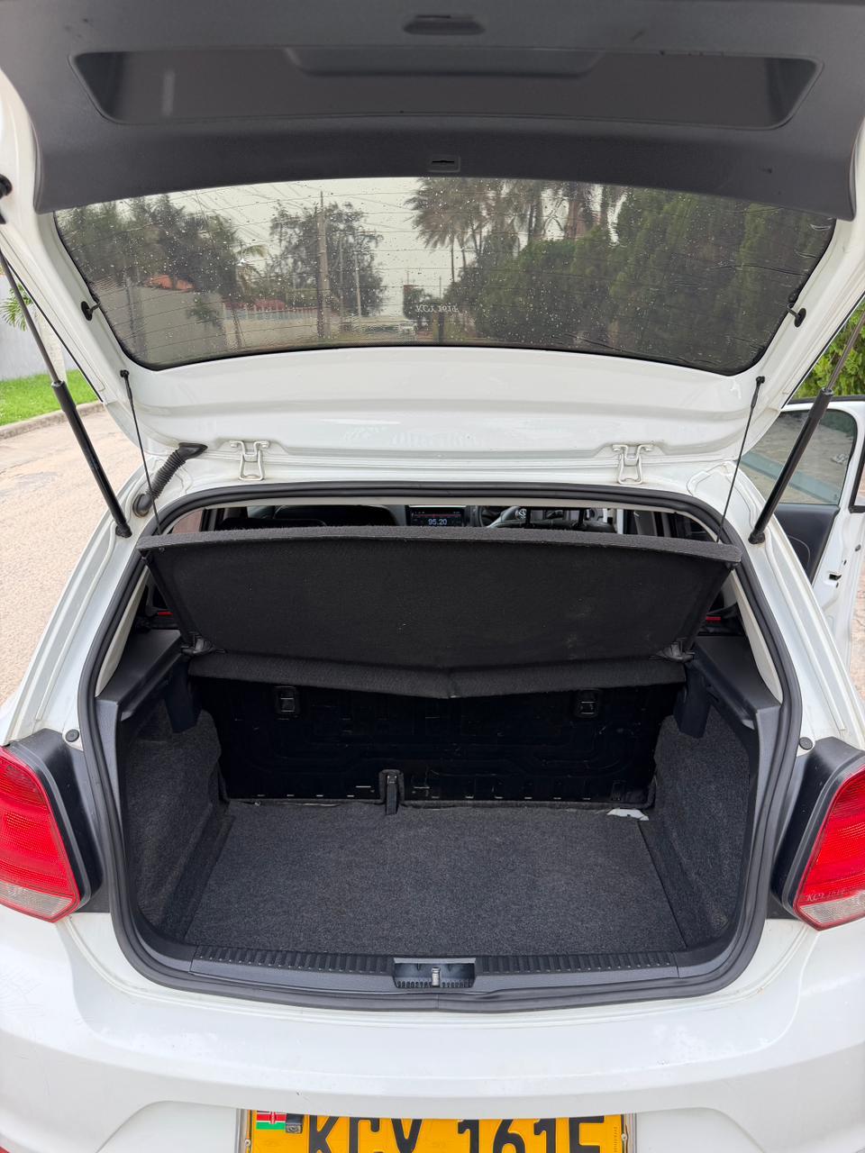 VW Polo Vivo — view 7