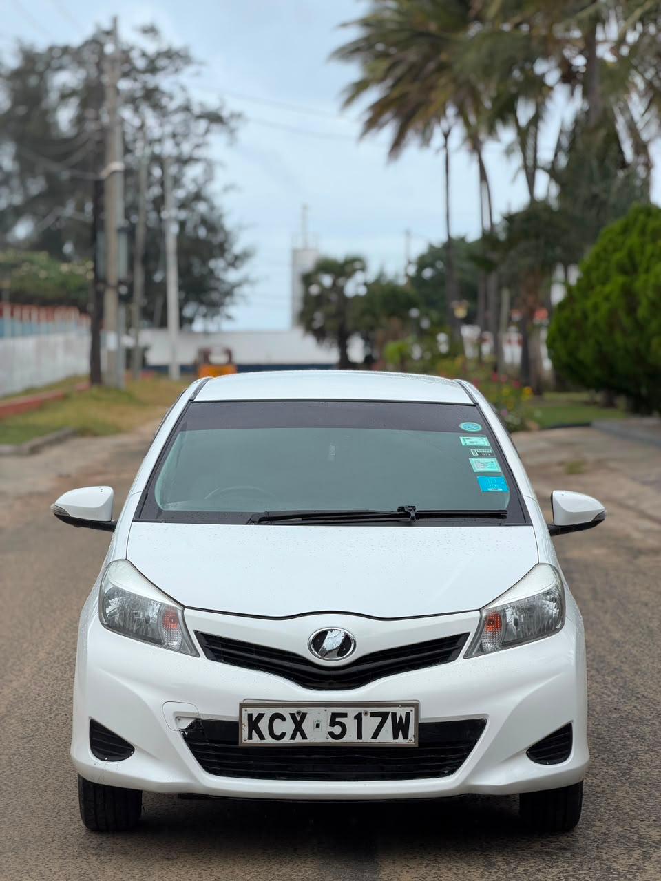 Toyota Vitz — view 6