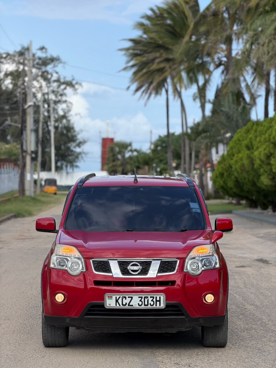Nissan X-Trail — view 3